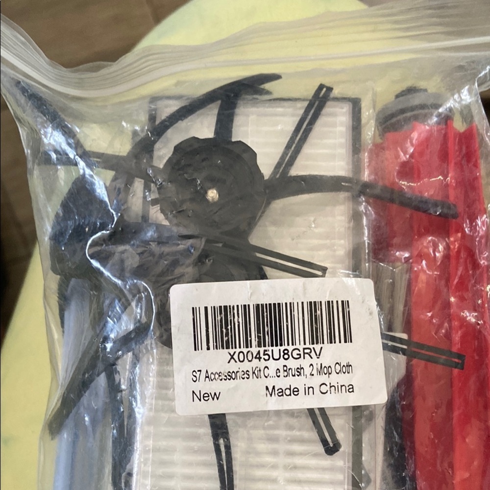 Accessory Kit with Red and Black Components - Picture 6 of 16